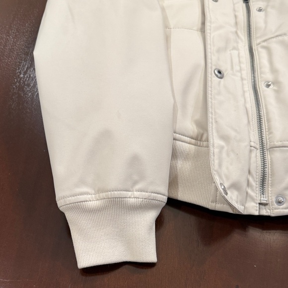 Hollister Cream Bomber Jacket with Faux Fur Hood Sz M - Picture 6 of 16